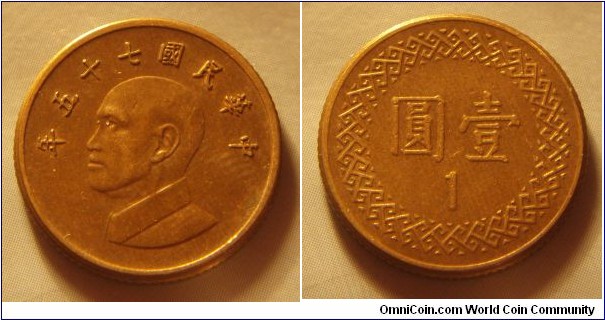 Taiwan | 
1 Dollar, 1986 (75) | 
20 mm, 3.8 gr. | 
Aluminium-bronze | 

Obverse: Chiang Kai-Shek facing left, date above | 
Lettering: 年五十七國民華中 | 

Reverse: Denomination | 
Lettering: 圓壹 1 |