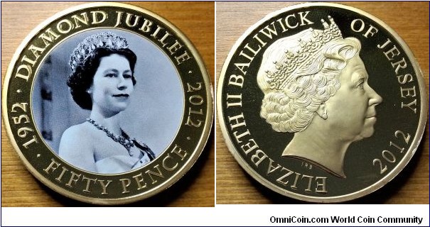 50p Diamond Jubilee, Queen facing right in White gown