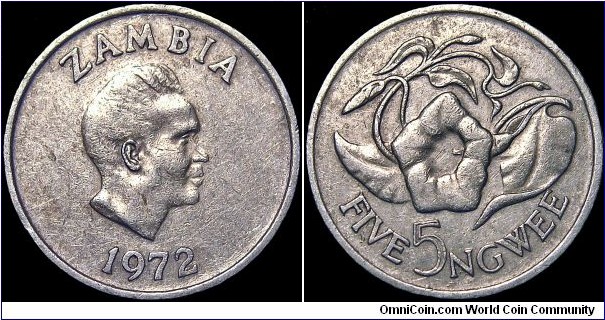 Zambia - 5 Ngwee - 1972 - Weight 2,8 gr - Copper-Nickel - Size 19,4 mm - Thickness 1,38 mm - Alignment Medal (0°) - Obverse / Portrait of President Kenneth David Kaunda - Edge : Reeded - Mintage 9 000 000 - Reference KM# 11 (1968-1987)