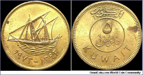 Kuwait - 5 Fils - AH 1393 / 1973 - Weight 2,5 gr - Nickel-Brass - Size 19,5 mm - Thickness 1,2 mm - Alignment Medal (0°) - Edge : Smooth - Mintage 800 000 - Reference KM# 10 (1962-2009)