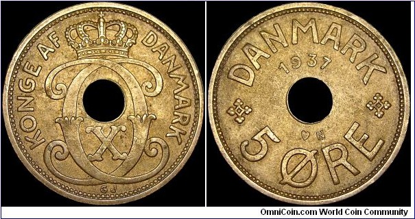Denmark - 5 Öre - 1937 Weight 7,6 gr - Bronze - Size 27,4 mm - Thickness 1,8 mm - Alignment Medal (0°) - Ruler / King Christian X (1912-47) - Mintmark Heart = Kopenhagen / Denmark - Note : GJ - Moneyer initials of Knud Gunnar Jensen - Edge : Smooth - Mintage 1 209 000 - Reference KM# 828.2 (1927-40)