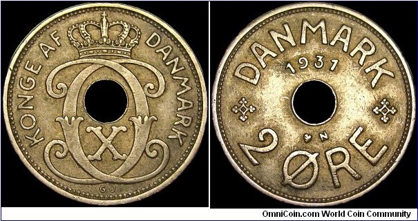 Denmark - 2 Öre - 1931 - Weight 3,8 gr - Bronze - Size 21 mm - Alignment Medal (0°) - Ruler / King Christian X (1912-47) - Mintmark Heart = Kopenhagen. Denmark - GJ - Moneyer initials og Knud Gunnar Jensen - Edge : Smooth - Mintage 5 135 000 - Reference KM# 827.2 (1926-40)