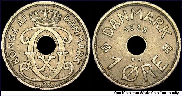 Denmark - 1 Öre - 1935 - Weight 1,9 gr - Bronze - Size 16 mm - Alignment Medal (0°) - Ruler / King Christian X (1912-47) - Mint mark Heart = Kopenhagen / Denmark - GJ = Moneyer initials of Knud Gunnar Jensen - Edge : Smooth - Mintage 5 668 000 - Reference KM# 826.2 (1926-40)