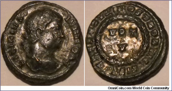 Licinius II LICINIVS-IVN NOB C L
CAESARVM NOSTRORVM VOT V
dot in badge at top of wreath delta SIS star
Siscia RIC VII Siscia 162 sn ex. Siscia RIC 27d