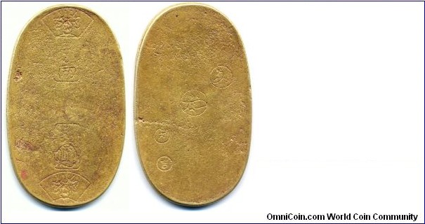 文政小判金 (Bunsei Koban kin), Gold Coin, 65mm, 37mm, 3mm, 51g., Gilt, Minted in 1819 of Edo Period (1603-1868). Obverse: Paulownia flower patterns (go-shichi-no-kiri) in fan shapes. Above cartouches containing value(one ryo) and Below name and signature of kinza manager, Goto Shozaburo Mitsutsugu. Reverse: Four official stamp-marks: Central, Imperial mark; Above right, key era-designator; to Lower left, mint-masters’ marks. SCARCE! 文政小判金，正面草文小判(一两)，文政２年(１８１９年)～文政１１年(１８２８年)，背面草書体「文」，印有「六」「吉」。鎏金銅質，存世稀少！ **小判：江戶時代通用金幣之一種。薄橢圓形。爲標準金幣，一枚爲一兩。**