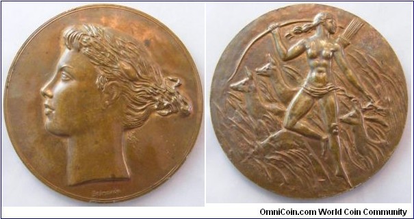 1958 France Ile-de-France, Boulogne-Billancourt, Diana The Huntress by Paul Belmondo. Bronze: 85MM./246 gm.
Obv: Diana head in profile with signed underneath. Rev: Details with a scene depicting Diana the huntress.
