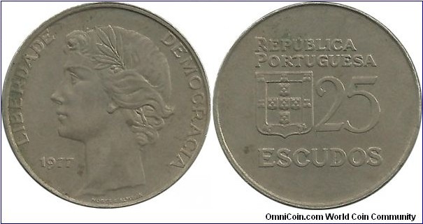 Portugal 25 Escudos 1977 - LIBERDADE DEMOCRACIA