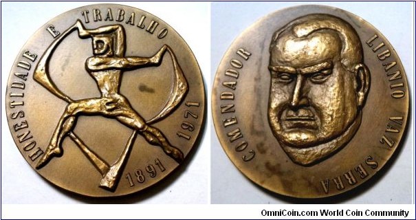 1971 Commander Libano Vaz Serra/S. Tome and Principe/Portugal Honesty & Work Medal.
Bronze: 70MM
