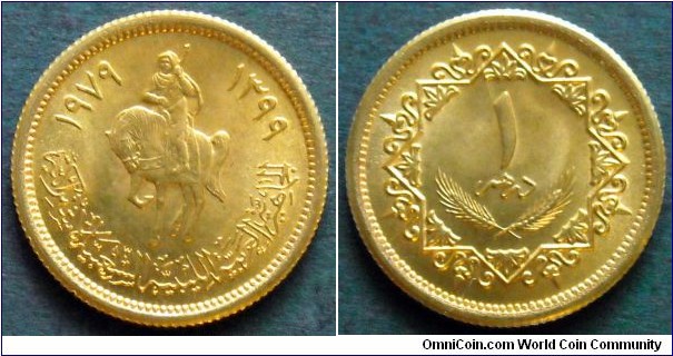 Libya 1 dirham.
1979 (AH 1399) Brass clad Steel. Weight; 1,8g. Diameter; 16mm.
Mintage: 1.000.000 units.