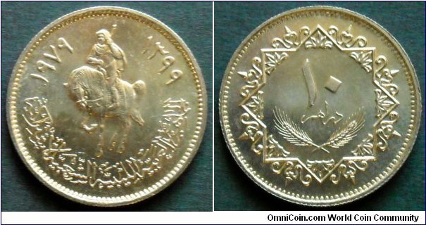 Libya 10 dirhams.
1979 (AH 1399) Cu-ni clad Steel. Weight; 3g. Diameter; 20,1mm. Mintage: 4.000.000 units.