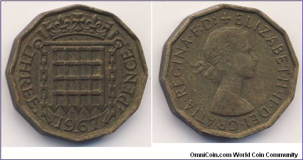 3 Pence (United Kingdom / Queen Elizabeth II // Nickel Brass)
