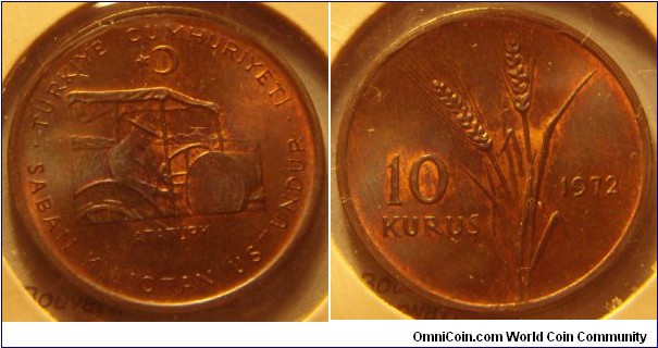 Turkey | 
10 Kuruş, 1972 – FAO | 
21.3 mm, 3.5 gr. | 
Bronze | 

Obverse: Star and crescent moon | 
Lettering: TÜRKİYE CUMHURİYETİ | 

Reverse: Oat stalks, denomination left, date right | 
Lettering: 10 KURUŞ 1972 |