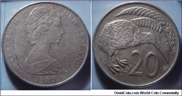 New Zealand |
20 Cents, 1985 |
28.58 mm, 11.31 gr. |
Copper-nickel |

Obverse: Queen Elizabeth II facing right, date below |
Lettering: ELIZABETH II NEW ZEALAND 1985 |

Reverse: Kiwi Bird, denomination below |
Lettering: 20 |
