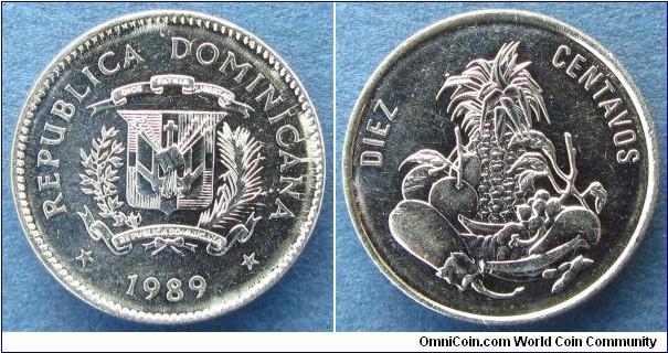 Nickel clad steel; Obverse: coat of arms; reverse: Indigenous fruits and vegetables;
Strange things happen at the top of the last letters in Dominicana.