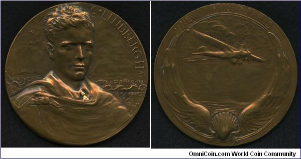 1927 USA Charles A. Lindbergh Lone Eagle Medal strunk by Medallic Art Co., engraved by Charles Hinton. Broze: 69.7MM.
Obv: Inscribed: C LINDBERGH to the right of a bust of Lindbergh wrapped in a ropb and NEW YORK on the left of the bust and TO PARIS IN 33 1/3 HOURS MAY 20 21/1927 on the right. Signed to the left of the bust with sculptor's monogram.@H. Rev: Inscribed above NEW YORK TO PARIS, a depiction of the Spirit of St. Louis with a boarder of wings and a shell below centre, symbolizing flying and ocean. The sun setting in the background denoted the passing of a day, during which the Lone Eagle winged his way to France. Below the shell is inscribed 1927. Edge: Inscribed MEDALLIC ART CO LTD.
