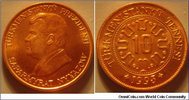 Turkmenistan |
10 Teňňesi, 1993 |
22.5 mm, 4.5 gr. |
Copper plated Steel |

Obverse: President Saparmyrat Nyýazow facing left |
Lettering: TÜRKMENISTANYÑ PREZIDENTI SAPARMYRAT NYҰAZOW |

Reverse: Denomination, date below |
Lettering: TÜRKMENISTANYÑ TEÑÑESI 10 •1993• |