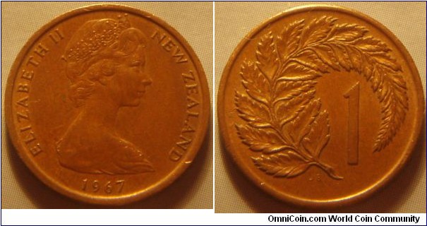 New Zealand |
1 Cent, 1967 |
17. 5 mm, 2.05 gr. |
Bronze |

Obverse: Queen Elizabeth II facing right, date below |
Lettering: ELIZABETH II NEW ZEALAND 1967 |

Reverse: Silver fern leaf, denomination right |
Lettering: 1 |