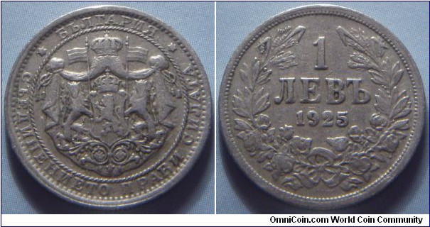 Bulgaria | 
1 Levǎ, 1925 | 
19.95 mm, 3 gr. | 
Copper-nickel | 

Obverse: National Coat of Arms | 
Lettering: * БЪЛГАРИЯ * СЪЕДИНЕНИЕТО ПРАВИ СИЛАТА | 

Reverse: Denomination, date below | 
Lettering: 1 ЛЕВЪ 1925 |