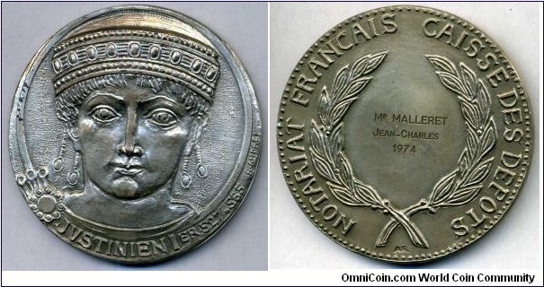 1973 France Notary Cash Deposit Justinien I Medal by J. Mauviel. Silver: 60MM./135 gm.
Obv: Portrait of Justinien I. Legend JVSTINIEN 1er 527 - 565. Rev: Legend NOTARIAT FRANCAIS CAISS DES DEPOTS. Awarded details with date in centre with wreath surround.
