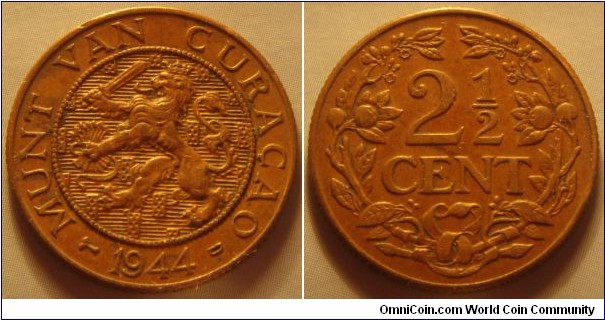 Curaçao | 
2½ Cent, 1944 D | 
23 mm, 4 gr. | 
Bronze | 

Obverse: Crowned rampant Dutch lion, date below | 
Lettering: MUNT VAN CURAÇAO 1944 D | 

Reverse: Denomination within wreath | 
Lettering: 2½ CENT |