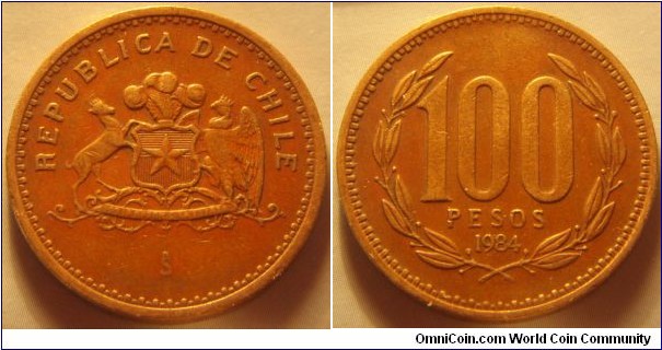 Chile | 
100 Pesos, 1984 | 
26.8 mm, 9 gr. | 
Aluminium-bronze | 

Obverse: National Coat of Arms | 
Lettering: REPUBLICA DE CHILE |  

Reverse: Denomination within laurel wreath, date below | 
Lettering: 100 PESOS 1984 |