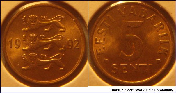 Estonia | 
5 Senti, 1992 | 
15.95 mm, 1.29 gr. | 
Aluminium-bronze | 

Obverse: Three lions divide date | 
Lettering: 1992 | 

Reverse: Denomination | 
Lettering: •EESTI VABARIIK•5 SENTI |