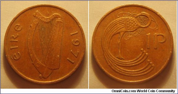 Ireland | 
1 Pingin, 1971 | 
20.32 mm, 3.56 gr. | 
Bronze | 

Obverse: Irish harp (Cláirseach), date right|
Lettering: éire 1971 | 

Reverse: Stylized bird adapted from an ornamental detail in the 