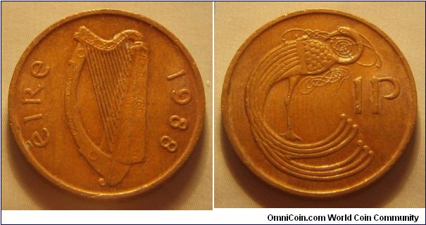 Ireland | 
1 Pingin, 1988 | 
20.32 mm, 3.56 gr. | 
Bronze | 

Obverse: Irish harp (Cláirseach), date right|
Lettering: éire 1988 | 

Reverse: Stylized bird adapted from an ornamental detail in the 