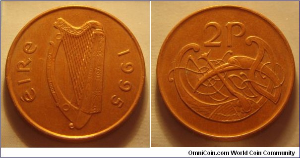 Ireland | 
2 Pingin, 1995 | 
25.9 mm, 7.12 gr. | 
Copper plated Steel | 

Obverse: Irish harp (Cláirseach), date right|
Lettering: éire 1995 | 

Reverse: Decorative initial 