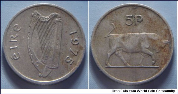 Ireland | 
5 Pingin, 1975 – large type | 
23.6 mm, 5.6 gr. | 
Copper-nickel | 

Obverse: Irish harp (Cláirseach), date right|
Lettering: éire 1975 | 

Reverse: Bull facing right, denomination above | 
Lettering: 5P |