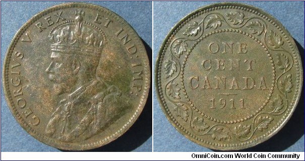 Die cracks on reverse:
- from leaf to vine at 10 'o clock
- from vine to edge at 8 'o clock
- parallel to ege, along leaves from 6 to 7 'o clock