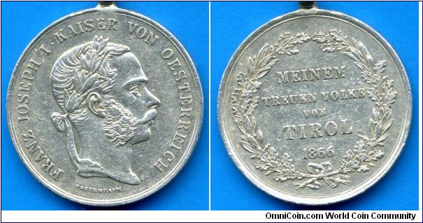 Medal: ‘MEINEM TREUEN VOLKE VON TIROL’ (My faithful people of Tyrol).
The medal was instituted on 17 September 1866 and awarded to the forces that had opposed the incursions of the Italian irregular forces of Garibaldi into the southern Tyrol. A good example of a rare medal.


Ag900f. 13,8gr.