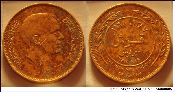 Jordan | 
10 Fils, 1968 (1387) | 
27.5 mm, 5.9 gr. | 
Bronze | 

Obverse: King Hussein II Ibn Talal facing right | 
Lettering: الحسين بن طلال ملك المملكة الأردنية الهاشمية | 

Reverse: Denomination, date above | 
Lettering:  ١٣٨٧ھ ١٩٦٧م قرش ١٠ فلس TEN FILS THE HASHEMITE KINGDOM OF JORDAN |