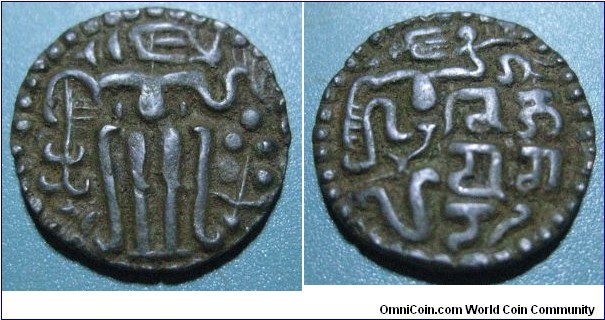 1271 AD Ceylon King Vijayabahu IV Medeival Copper Massa Coin (Obverse - Standing King. Reverse - Seated King and Devanagari Legend writing Sri Vi ja ya Ba hu) * Source from www.lakdiva.org 