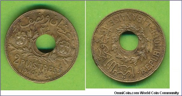 2,5 Piastres with offcent struck centerhole