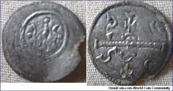 Unknown coin, hard to pin down, arabic style on obverse however no idea on the reverse