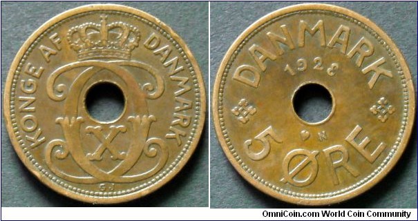 Denmark 5 ore.
1928 N/GJ.
Bronze.
Weight; 7,6g.
Diameter; 27,4mm.
Mintage: 4.685.000 pieces. 