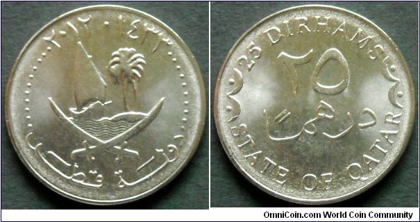 Qatar 25 dirhams.
2012 (AH 1433)
Nickel plated steel.