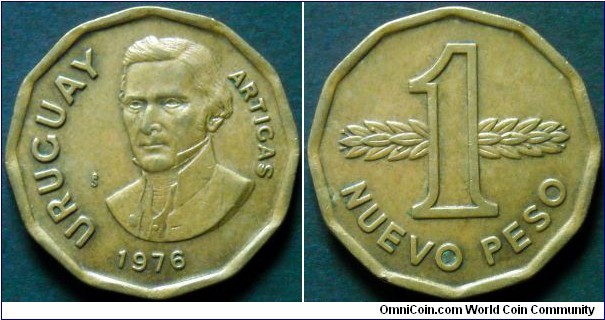 Uruguay 1 nuevo peso.
1976, Al-br.
Weight; 9g.
Diameter; 29,7mm.
Mint; Santiago de Chile.
Mintage: 20.000.000 pieces.