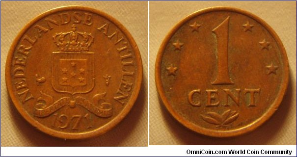 Netherlands Antilles | 
1 Cent, 1971 | 
18 mm, 2.5 gr. | 
Bronze | 

Obverse: National Coat of Arms, date below | 
Lettering: NEDERLANDSE ANTILLEN 1971 | 

Reverse: Six stars representing the six islands federation. denomination below | 
Lettering: *** *** 1 CENT |