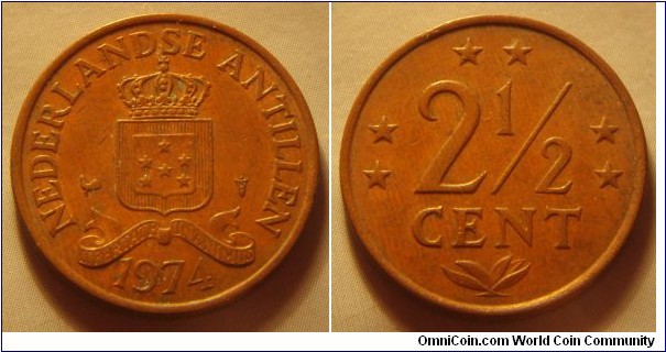 Netherlands Antilles | 
2½ Cent, 1974 | 
22 mm, 4 gr. | 
Bronze | 

Obverse: National Coat of Arms, date below | 
Lettering: NEDERLANDSE ANTILLEN 1974 | 

Reverse: Six stars representing the six islands federation, denomination centre | 
Lettering: ** ** ** 2½ CENT |