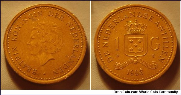 Netherlands Antilles | 
1 Gulden, 1993 | 
24 mm, 6 gr. | 
Aureate Steel | 

Obverse: Queen Beatrix facing left | 
Lettering: • BEATRIX KONINGIN DER NEDERLANDEN | 

Reverse: National Coat of Arms divides denomination, date below | 
Lettering: DE NEDERLANDSE ANTILLEN 1 G 1993 |