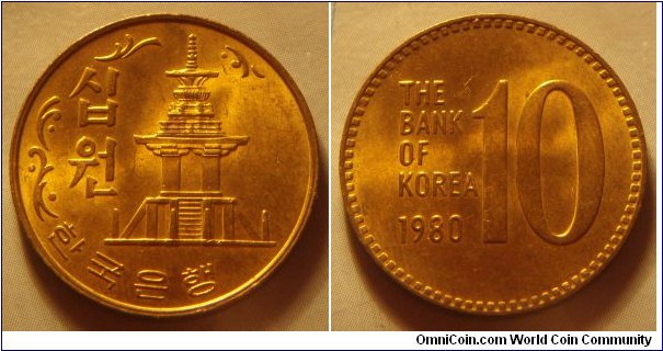 South Korea | 
10 Won, 1980 | 
22.86 mm, 4.06 gr. | 
Brass | 

Obverse: Dabotap Pagoda, denomination left | 
Lettering: 십원 한국은행 | 

Reverse: Denomination, date left | 
Lettering: THE BANK OF KOREA 1980 10 |