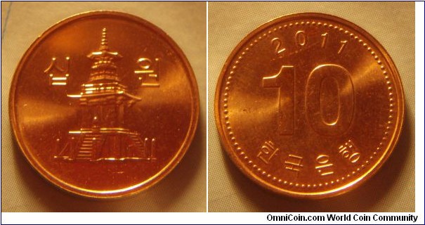 South Korea | 
10 Won, 2011 | 
18 mm, 1.22 gr. | 
Copper clad Aluminium | 

Obverse: Dabotap Pagoda separate denomination | 
Lettering: 십 원 | 

Reverse: Denomination, date above | 
Lettering: 2011 10 한국은행 |