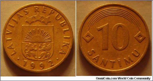 Latvia | 
10 Santīmu, 1992 | 
19.9 mm, 3.25 gr. | 
Nickel-brass | 

Obverse: Small Coat of Arms, date below | 
Lettering: • LATVIJAS REPUBLIKA • 1992 | 

Reverse: Denomination | 
Lettering: 10 SANTĪMU |