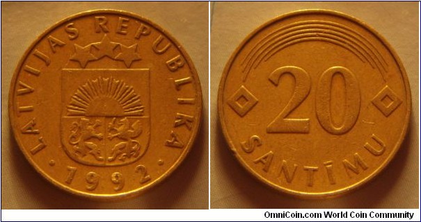 Latvia | 
20 Santīmu, 1992 | 
21.5 mm, 4 gr. | 
Nickel-brass | 

Obverse: Small Coat of Arms, date below | 
Lettering: • LATVIJAS REPUBLIKA • 1992 | 

Reverse: Denomination | 
Lettering: 20 SANTĪMU |