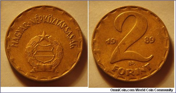 Hungarian People's Republic | 
2 Forint, 1989 | 
22.4 mm, 4.44 gr. | 
Brass | 

Obverse: National Coat of Arms, date below | 
Lettering: MAGYAR • NÉPKÖZTÁRSASÁG | 

Reverse: Denomination divieds date | 
Lettering: 2 FORINT 1989 |