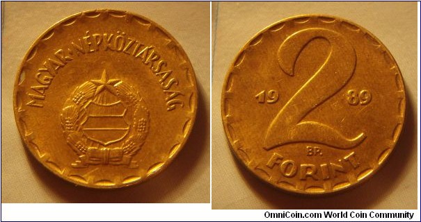 Hungarian People's Republic | 
2 Forint, 1989 | 
22.4 mm, 4.44 gr. | 
Brass | 

Obverse: National Coat of Arms, date below | 
Lettering: MAGYAR • NÉPKÖZTÁRSASÁG | 

Reverse: Denomination divieds date | 
Lettering: 2 FORINT 1989 |