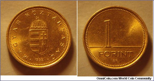 Hungary | 
1 Forint, 1992 | 
16.3 mm, 2.05 gr. | 
Nickel-brass | 

Obverse: National Coat of Arms, date below | 
Lettering: • MAGYAR KÖZTÁRSASÁG • 1992 | 

Reverse: Denomination | 
Lettering: 1 FORINT |