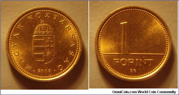 Hungary | 
1 Forint, 2005 | 
16.3 mm, 2.05 gr. | 
Nickel-brass | 

Obverse: National Coat of Arms, date below | 
Lettering: • MAGYAR KÖZTÁRSASÁG • 2005 | 

Reverse: Denomination | 
Lettering: 1 FORINT |